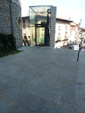 Piedra Gris Moncayo en las calles de Vitoria-Gasteiz