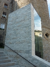 Piedra Gris Moncayo en las calles de Vitoria-Gasteiz