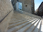 Piedra Gris Moncayo en las calles de Vitoria-Gasteiz